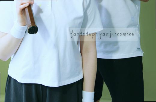 红蓝队徽碰撞 金杯在中央